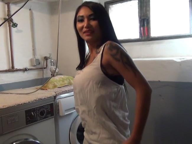 Kim XXX Porno Video: Analer Waschtag!!!